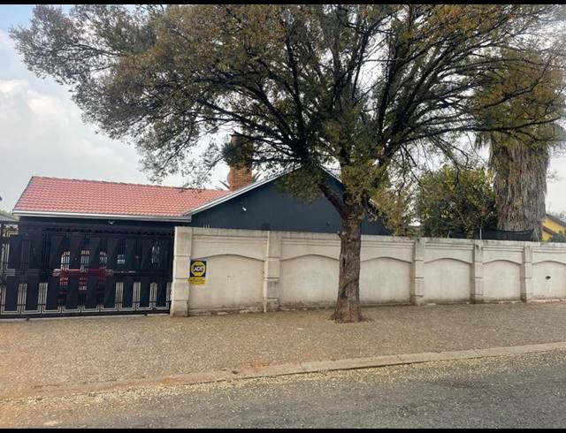 3 BEDROOM HOUSE FOR SALE IN LEONDALE
